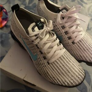 Nike Air Vapormax Flyknit 3 in White and Blue